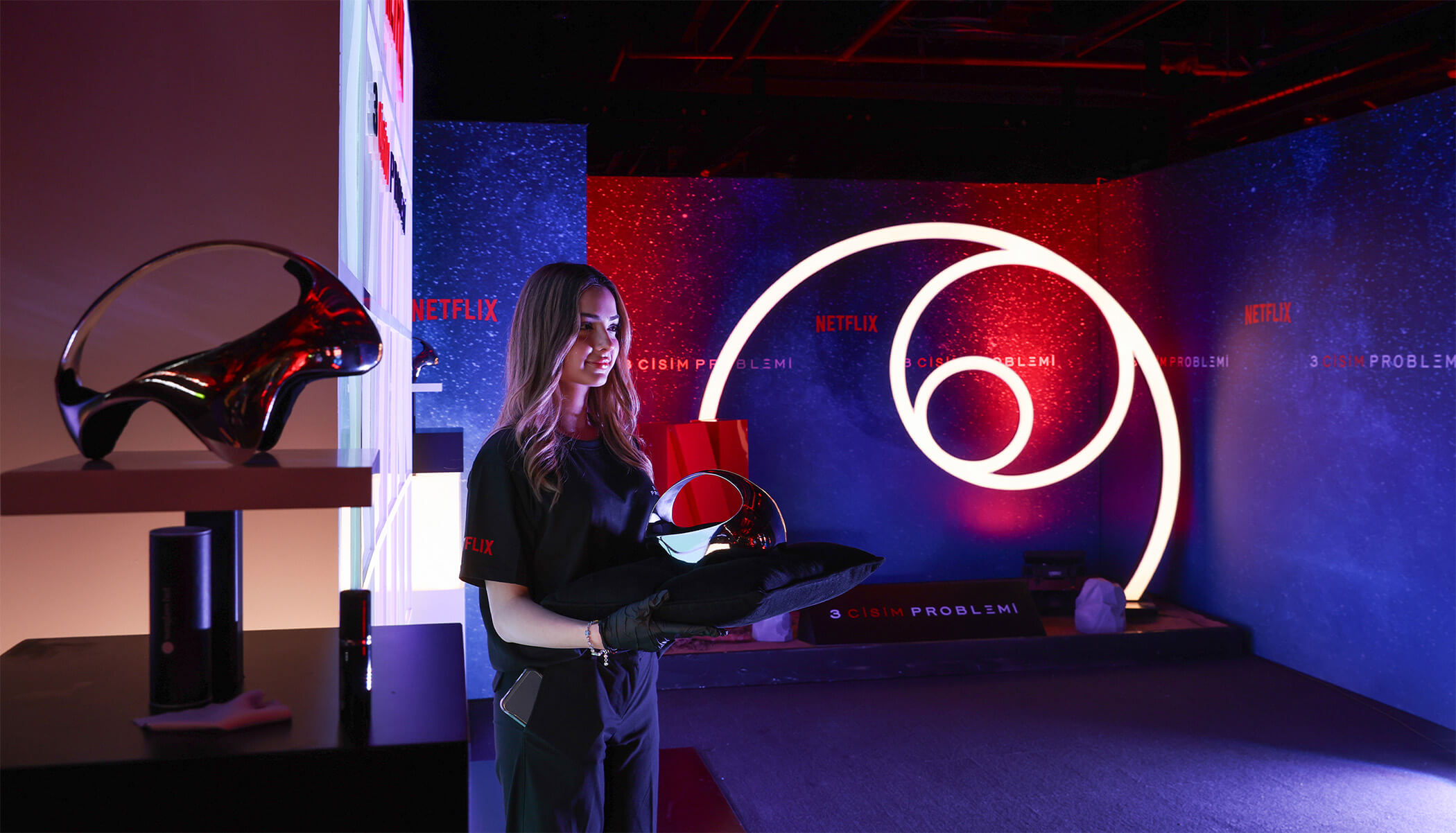 3 Cisim Problemi - Lansman Dekorları